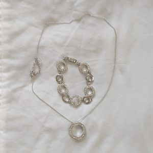 Necklace and bracelet set